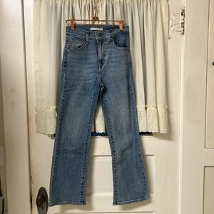 Levi’s crop flare Jeans with Medium Wash